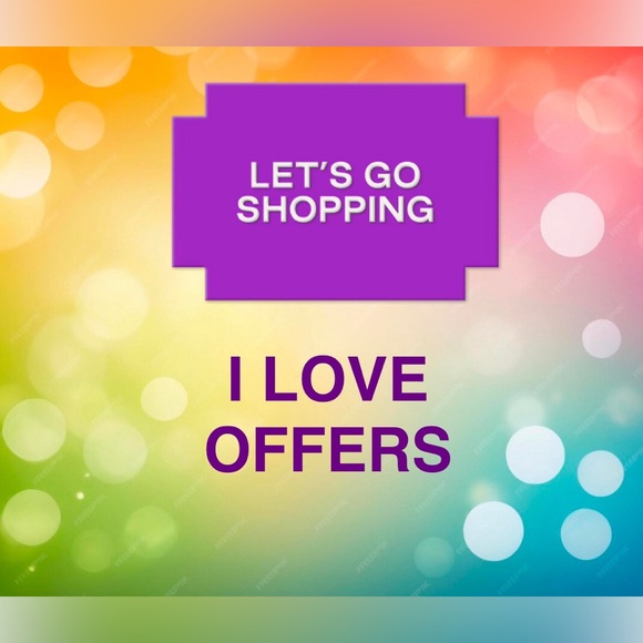 Versace Men’s Red and Black T-Shirt - Picture 6 of 7